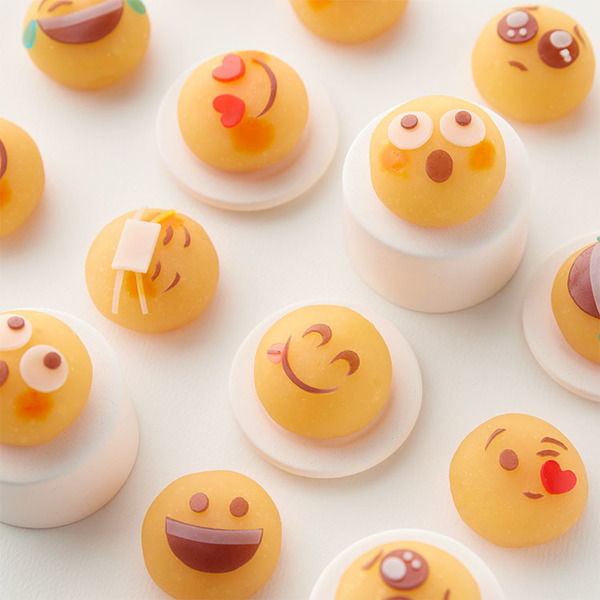 ありそうでなかった絵文字のおもち 九重本舗玉澤 Emochi えもち