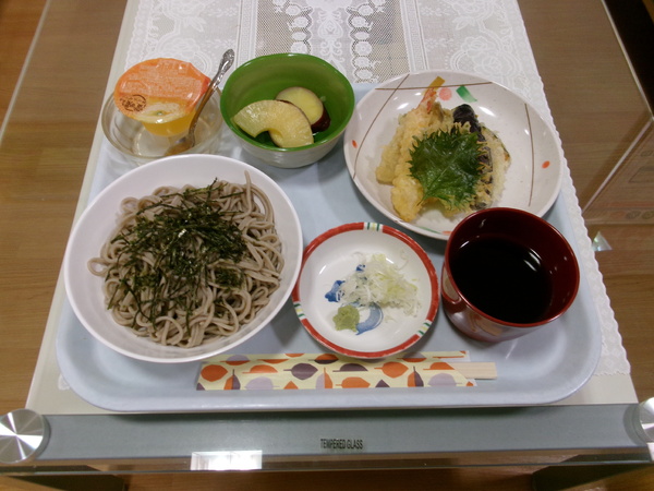 今日のお昼ごはんは天ざる♪