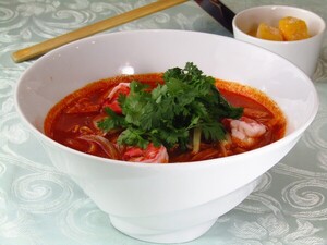【猿島カントリークラブ】 冷製トムヤムクンラーメンとマンゴープリン