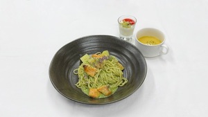 信州サーモンの大葉ジェノベーゼ　生パスタのリングイネ
