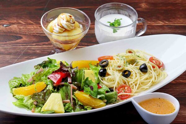 東急レディースランチフルーツサラダと冷製パスタ