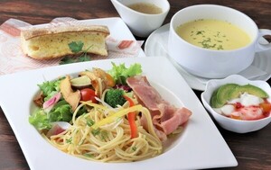サラダランチプレート『パン・スープ・デザート』